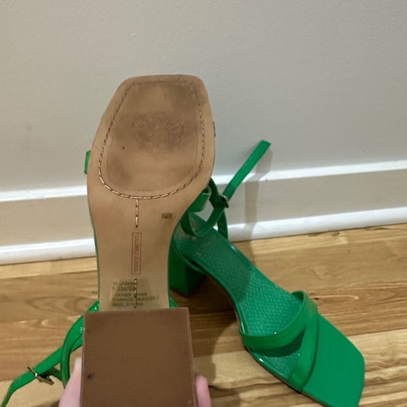 Kelly green Vince Camuto heels - Picture 4 of 4